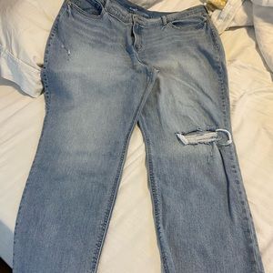Old navy Mid rise Straight Boyfriend jeans size 18. Worn once, washed twice.